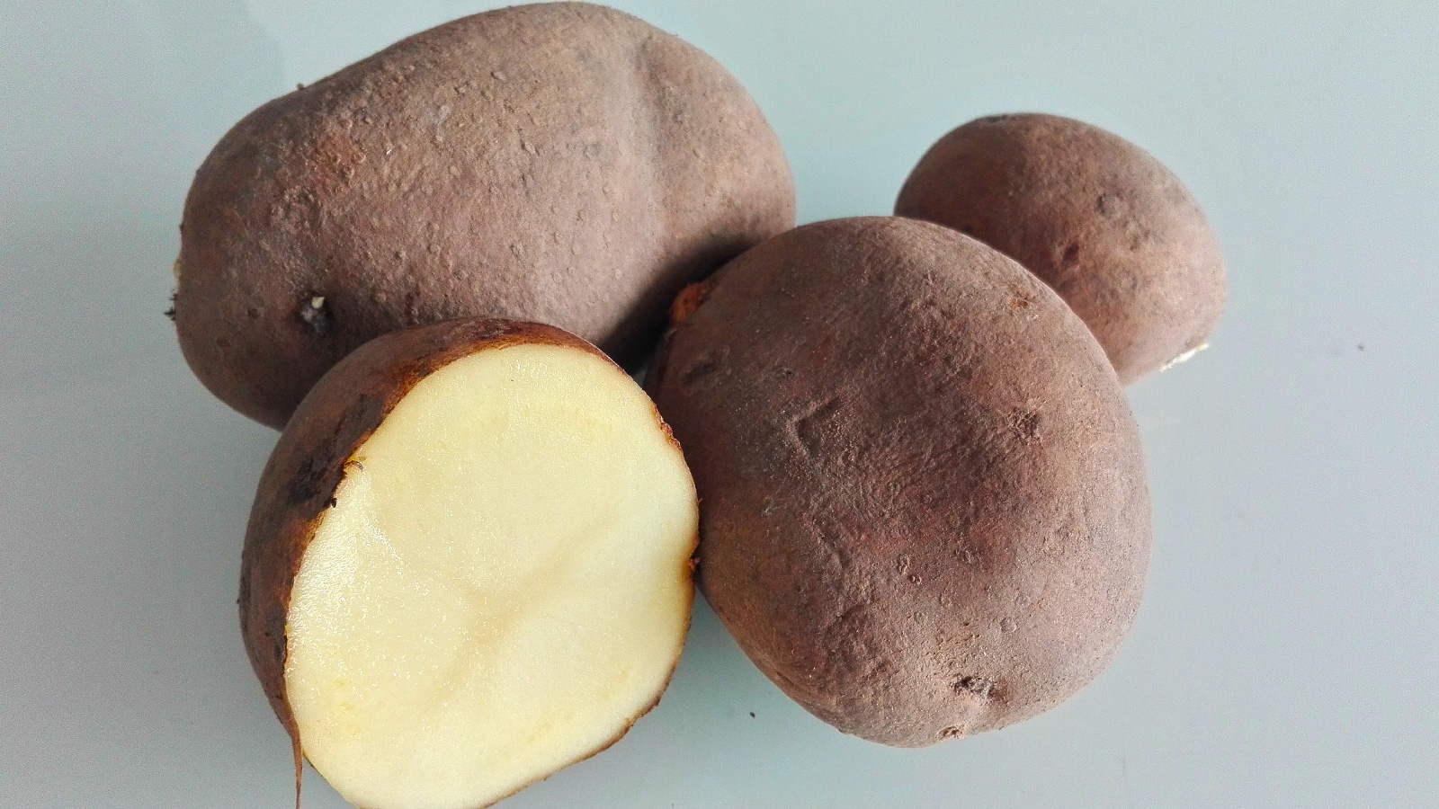 Bulwa ziemniaka wraz z miąższem